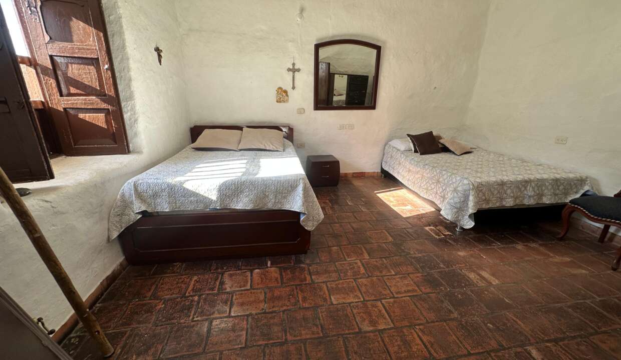 e02679d7-6907-48aa-90e7-7ddbb4946f48